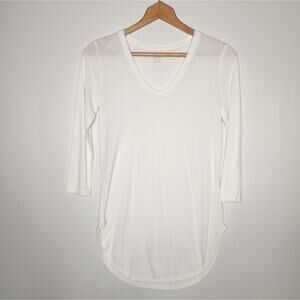 🌻3 for $18 a.n.a White Short Sleeve T Shirt